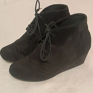 Charles Albert Black Lace-Up Wedge Ankle Boots